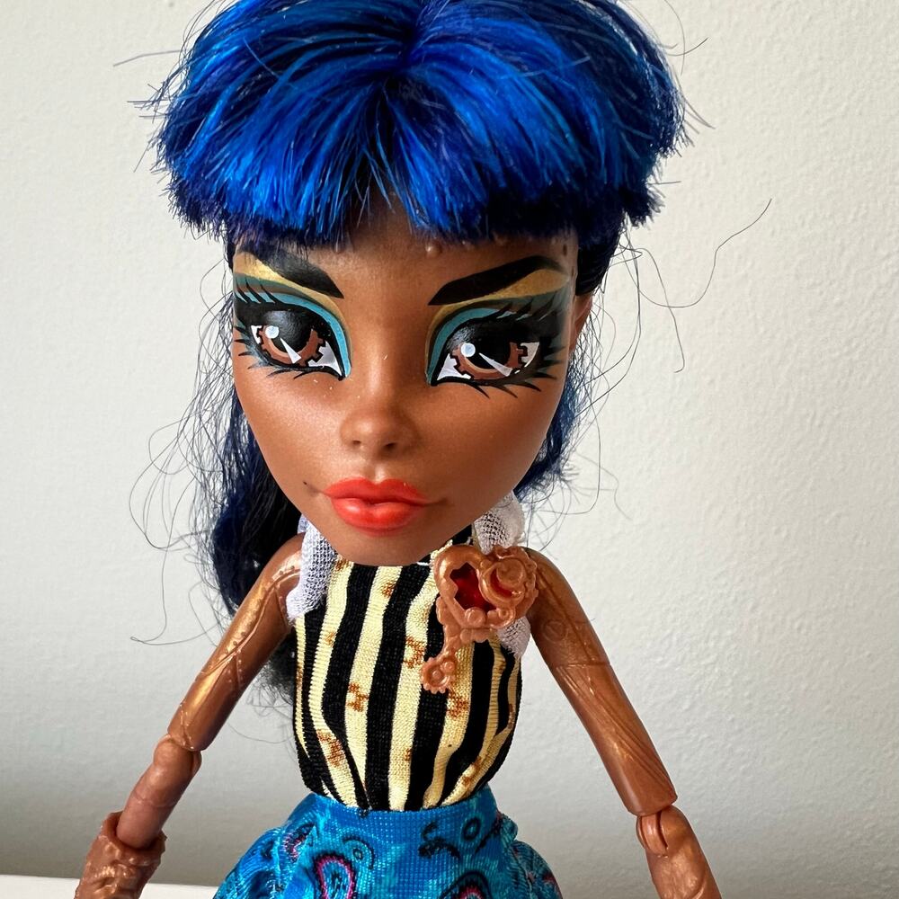 Monster High Robecca Steam Coffin Bean Doll